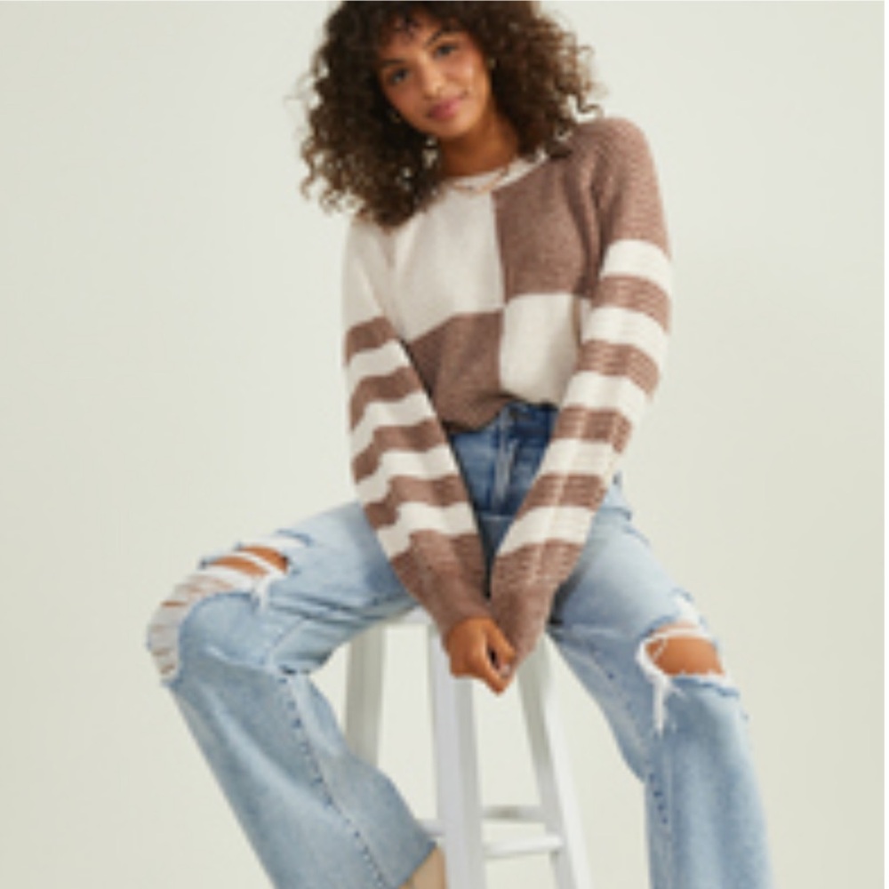 NWT Altar’d State 100% polyester taupe & white sweater, XXL retro, soft, boxed